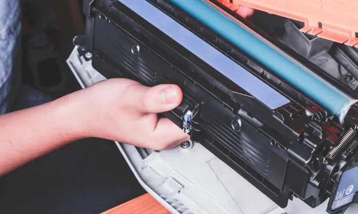 Czy tonery do podobnych modeli drukarek są zamienne, czy to częsta pułapka?