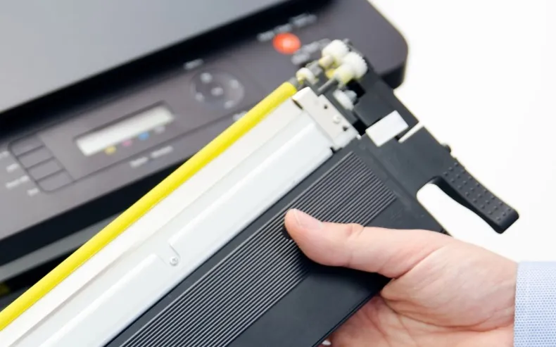 Jak dobrać tonery do urządzeń wielofunkcyjnych, żeby uniknąć błędów jakości wydruku?